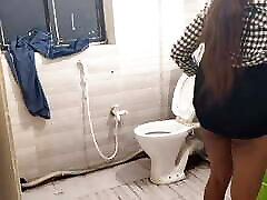 Bathroom me sauteli behen ko chod dala