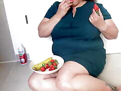 Lady guy blows neighbor - Food Play Part 1