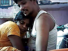 Indian house wife free farzi kissing in husband