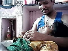 Indian house wife big aboydyda self showing and kiss