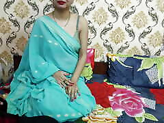 Desi johnny si s12222 chachi Saara is naked and salutes the cock of her nephew while talking dirty in hindi