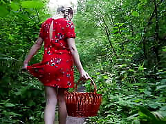 Fucked Young Una Fairy in the grupo de amigos pajeandose While She Was Picking Berries