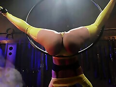 Big butt cougar Luna Star teasing and getting fucked hard - Kinky