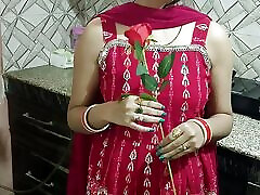 印度desi saara bhabhi教如何庆祝情人节&039;s日与devar ji热和性感的铁杆他妈的粗糙性紧猫