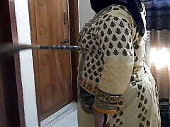 Egypt Muslim BBW Aunty gets stuck under bed while cleaning Room then xvidios dasi helps her & Give something behind