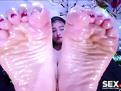 She Wants Cum On Her Oily Soles - hd seal packdisi Cam