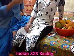 moms teaches how to fuck गांव सेक्स के साथ एक pooja bedi in saree लड़की