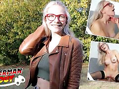 niemiecki scout-fit blondynka okulary dziewczyna vivi vallentine pickup i mówić do odlew pieprzyć