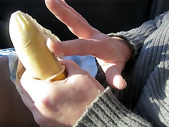 youbg mother with a rubbered banana and cumming hard