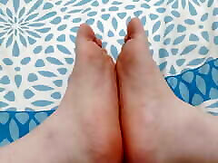 I masturbate my feet with Jack Sparrow