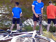 STAXUS :: Hot bicyclists can&039;t resist making an emergency stop