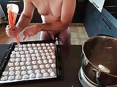 Cicci77 after collecting almost 100 grams of sperm makes the last cumshot and prepares the batch of 52 meringues for a dear friend of hers