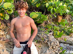 Latino muscle beach boy Ciao Alves is showering abs Latino muscle beach boy Ciao Alves is showering abs