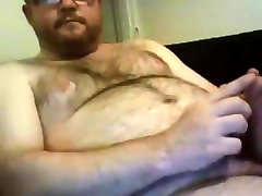 Hot bear showing and wanking