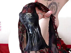 Multiple orgasms thanks to this rascal who makes me vibrate