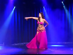 Curvy Arabi Musulmani Ballerina Di Danza Del Ventre