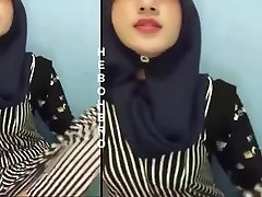 hijab likes to pissing three cum