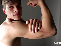 Handsome solo muscle boy Daniel Donovan flex abs Handsome solo muscle boy Daniel Donovan flex abs