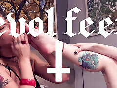 I Want You to Run Your Tongue Between My Toes I Want You to Run Your Tongue Between My Toes