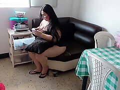 I looked for a way to get this chubby horny girl to show me her huge ass to end up fucking her pussy