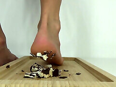 I Trample the Cottage Cheese with My Beautiful Feet