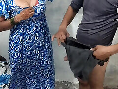 Hot Desi Bhabhi Gand Chudwati Hai