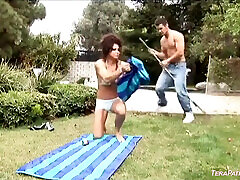 Cougar Teri Weigel uses her huge boobs to seduce the gardener