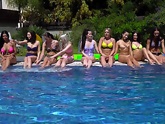 Real wild isteri dahaga teen pool party