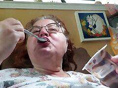 Eatting my pudding cup for you feeders