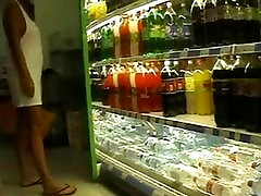 Upskirt in supermarket No panties or bra