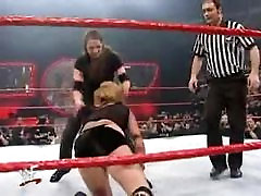 Trish vs Stephanie