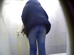 vryoshizawa akiho in the toilet 060916
