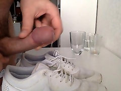 Cum on girlfriend&039;s shoes