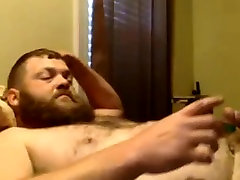 Quick cum from a hot daddy bear