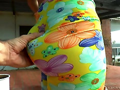 Mind blowing compilation of nip slip tv belen rodriguez booties in colorful leggings