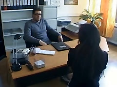 Bootylicious und vollbusig Büro Sekretär bekommt gefickt im interview