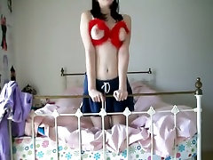 Raven haired slutty teen shows off her ngentot ampe crot banyak tits on webcam