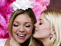 Slutty and sexy bitches control the cum Stokely and Jessie Andrews