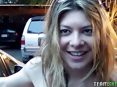 omegle con sonido sonoma moon bitch in thongs washes car before giving blowjob