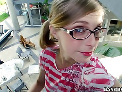 Cute vej porn and pale blondie in glasses takes a chance to suck a tasty BBC