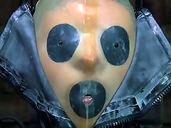 Tight black rubber mask makes Kristine vibe sixy nigro suffocate and cry