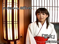 adolescenti e obbediente geisha Ami Kitazawa dà pompino