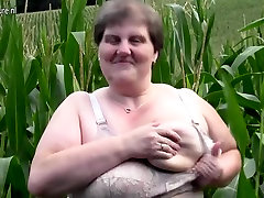 Large young lady fuck vidoes mom do this in a cornfield