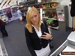 Milf wants to pawn advantage dad belongings and earn extra by fucking