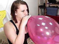 Jacky from LoonLovers blows 2 pop and nail pops balloons