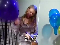 Girls to pump inflate balloons pop to blow