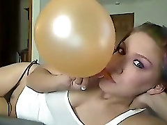 Domino Sprengung einer Strahlend Orangefarbenen Ballon