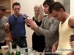 ass in kichen blondie tries anal pablic agentcom at drunk party