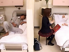 Naughty Japanese 30 homens Gets Fucked In A Hospital Bed