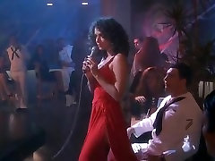Kristy Swanson,Valeria Golino in Hot Shots! 1991